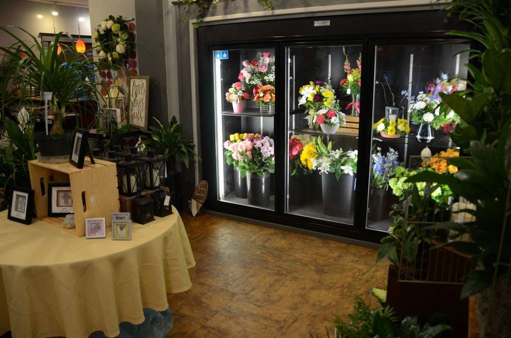 Cossairt Florist | 139 W Boggstown Rd, Shelbyville, IN 46176, USA | Phone: (317) 398-9316