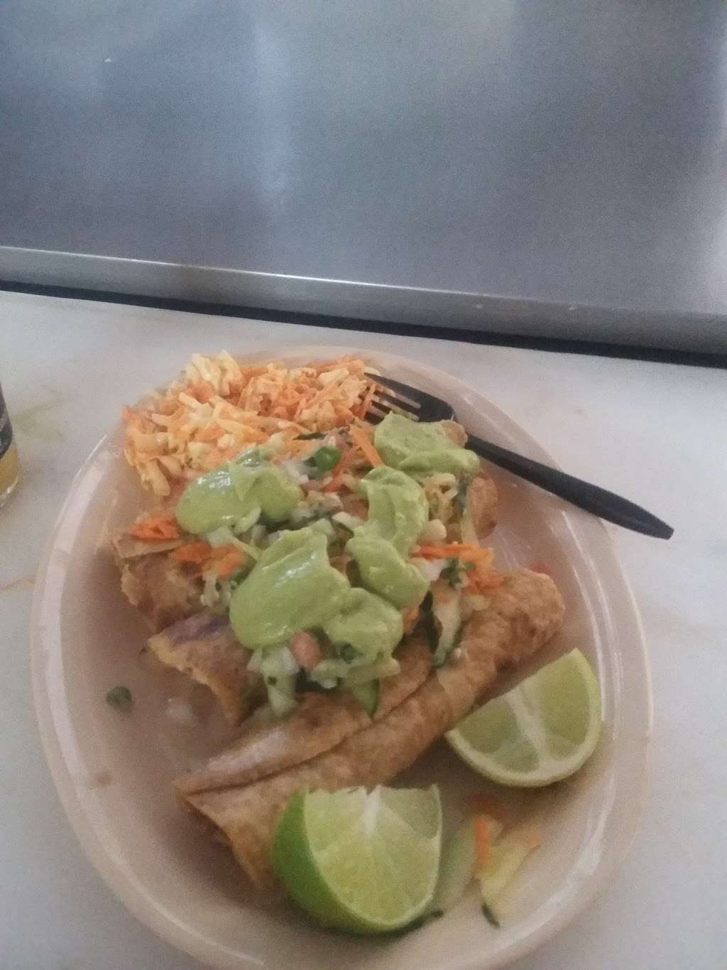 Mariscos Guayabitos Restaurant | 12615 San Fernando Rd, Sylmar, CA 91342, USA | Phone: (818) 427-3985