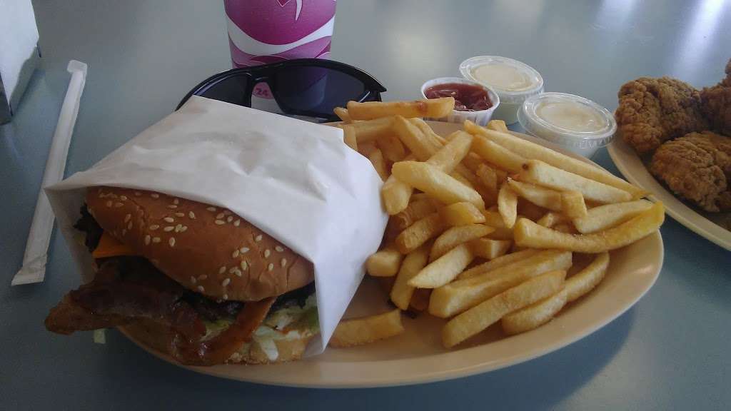 Toms Original Super Burgers | 201 W Foothill Blvd, Rialto, CA 92376, USA | Phone: (909) 820-2354