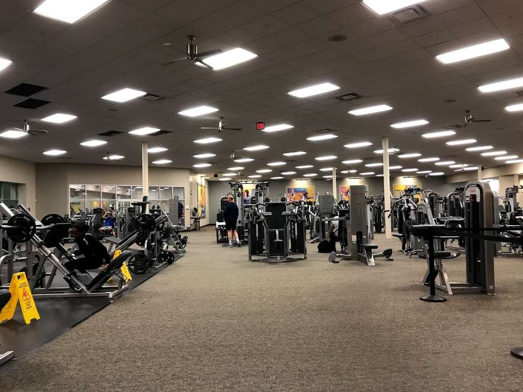 LA Fitness | 2101 NJ-35, Holmdel, NJ 07733, USA | Phone: (732) 757-0051