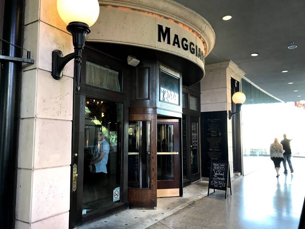 Maggianos Little Italy | 3200 S Las Vegas Blvd, Las Vegas, NV 89109, USA | Phone: (702) 732-2550
