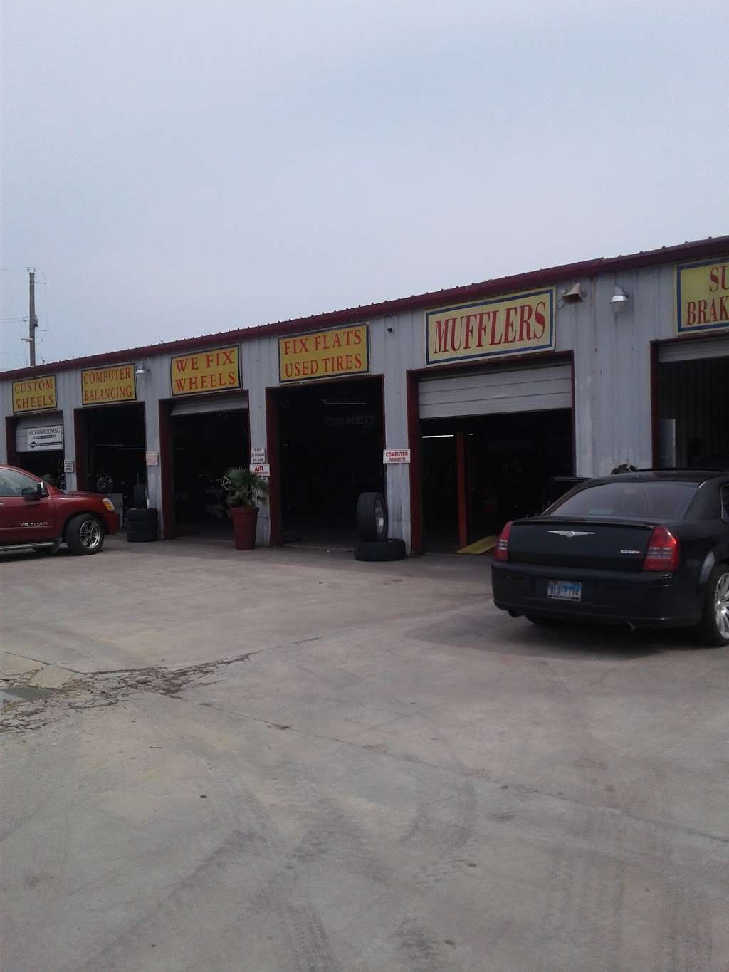 Plaza Tire & Wheels | 11717 Veterans Memorial Dr, Houston, TX 77067, USA | Phone: (281) 893-9771