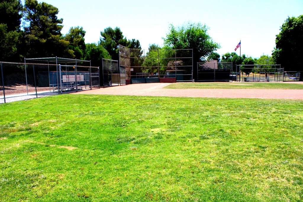 Fiore Playfield | E Avenida De Los Arboles, Thousand Oaks, CA 91360, USA | Phone: (805) 495-6471