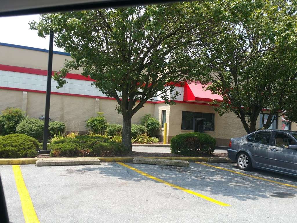 KFC | 112 N Dupont Hwy, New Castle, DE 19720, USA | Phone: (302) 322-8075