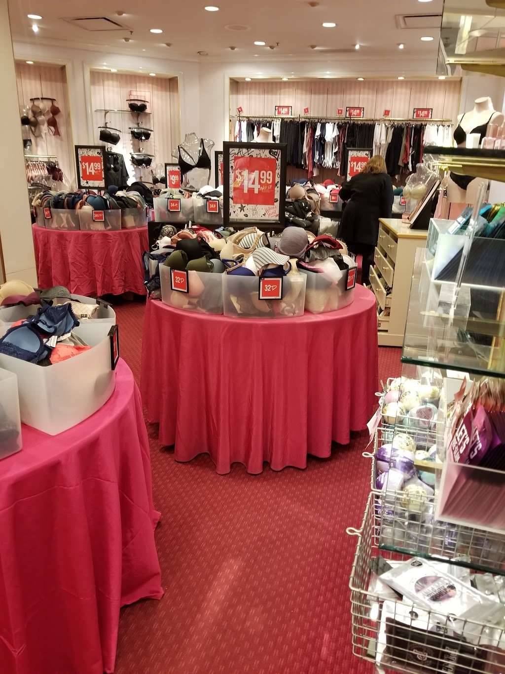 Victorias Secret & PINK | 123 Palmer Park Mall, Easton, PA 18045, USA | Phone: (610) 923-6413