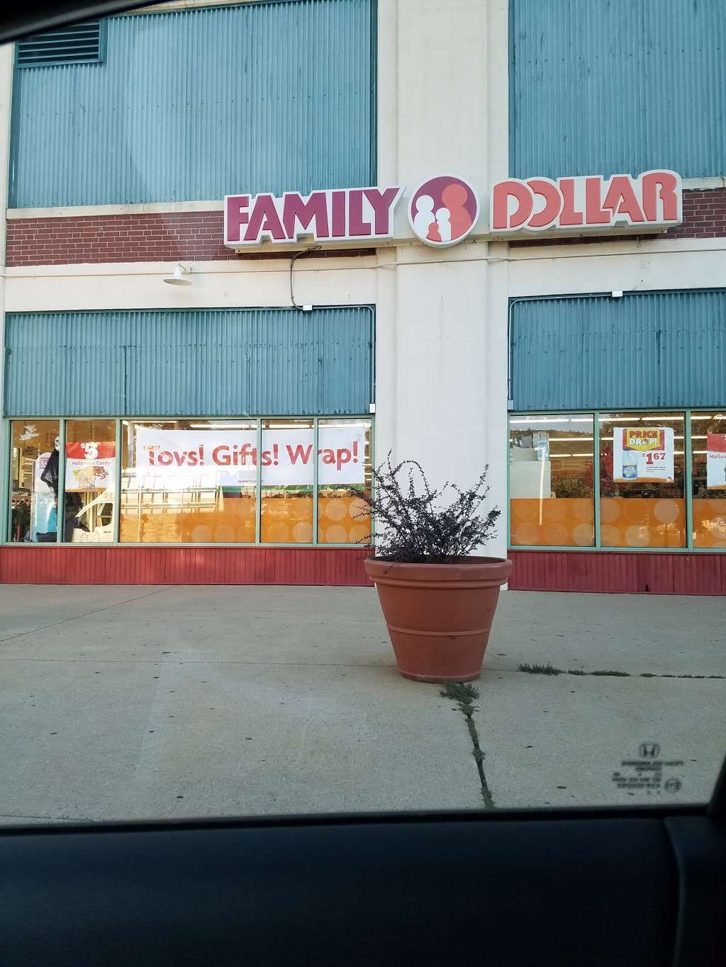 Family Dollar | 951 N 6th St Ste #117, Reading, PA 19601, USA | Phone: (610) 373-7100