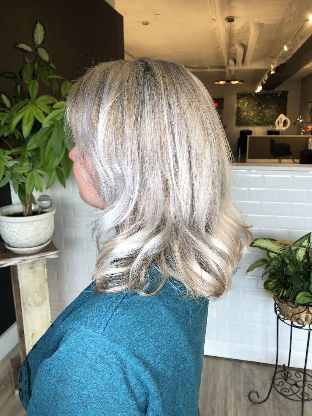 Modern Chic Hair by Hailey | 56 Main St, Oswego, IL 60543, USA | Phone: (630) 870-2105