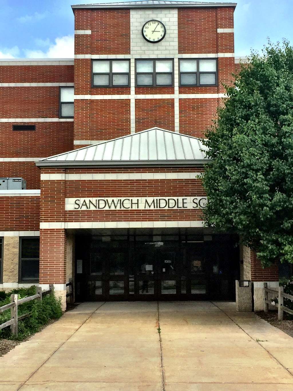 Sandwich Middle School | 600 Wells St, Sandwich, IL 60548, USA | Phone: (815) 786-2138