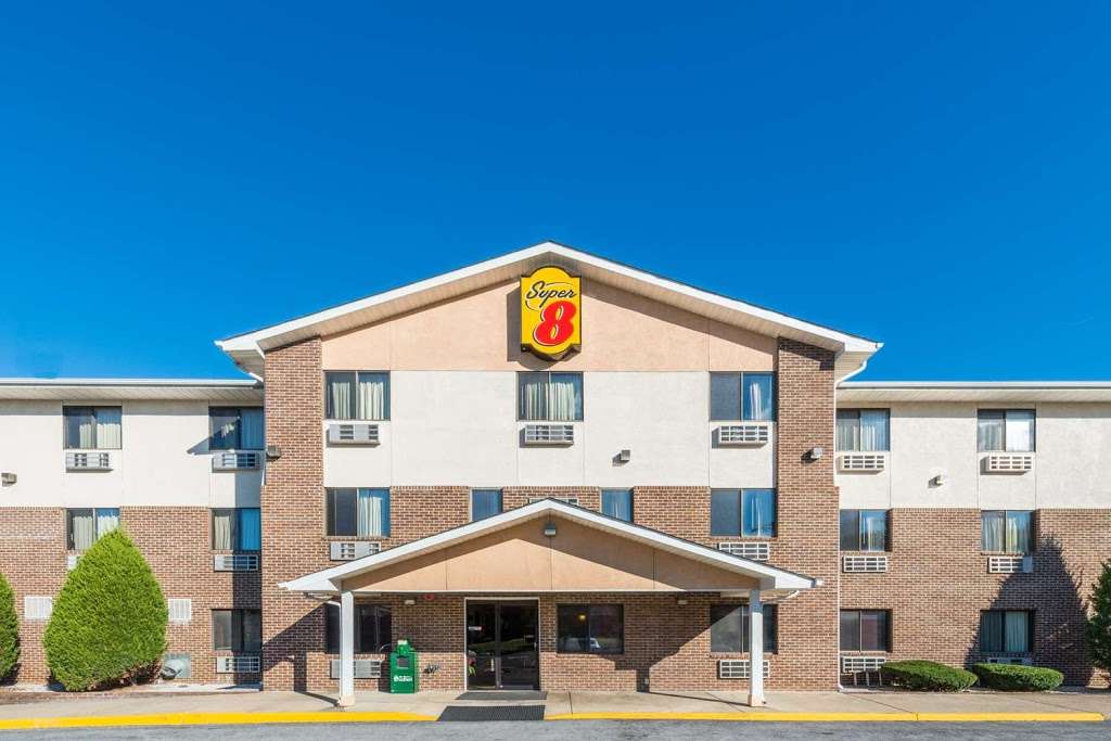 Super 8 by Wyndham Front Royal | 111 South St, Front Royal, VA 22630, USA | Phone: (540) 636-4888