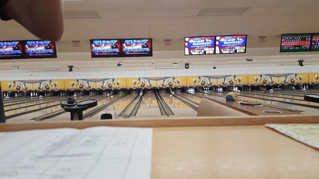 Classic Bowl | 8530 Waukegan Rd, Morton Grove, IL 60053, USA | Phone: (847) 965-5300