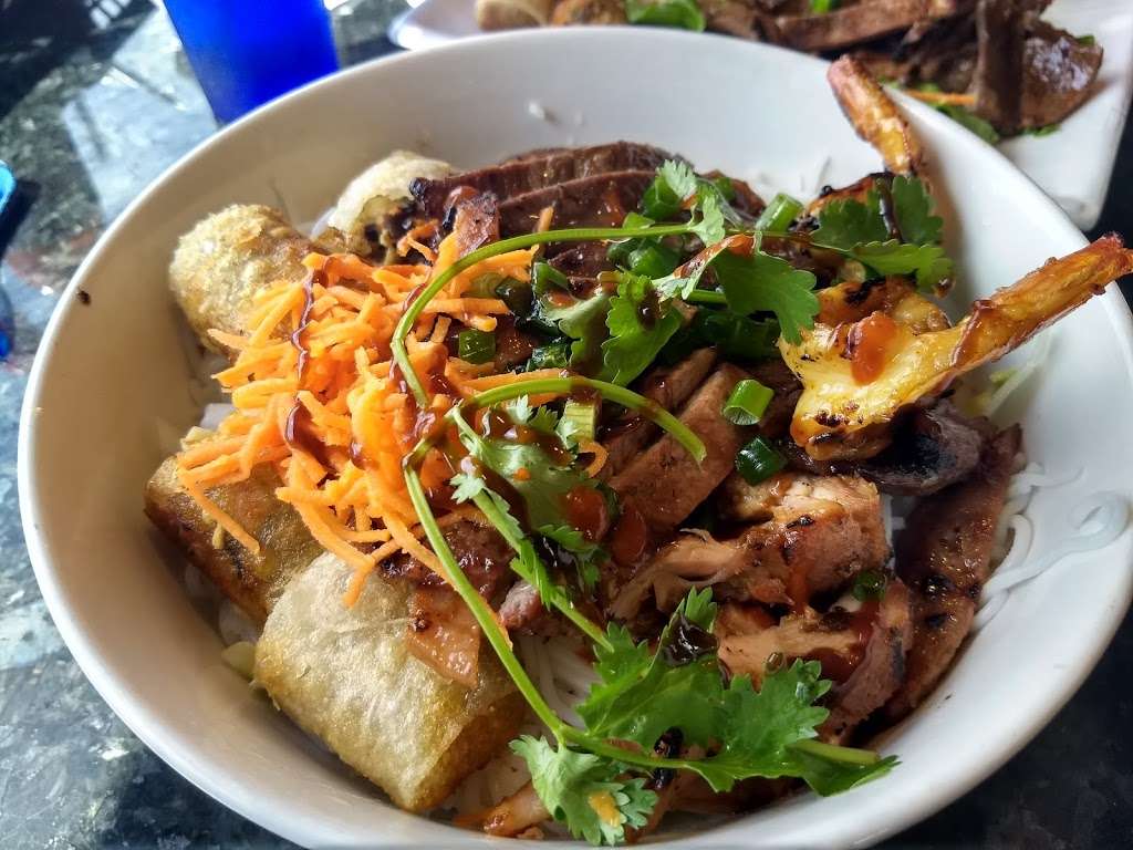 Pho 555 | 1098 S Federal Blvd, Denver, CO 80219, USA | Phone: (303) 936-1000