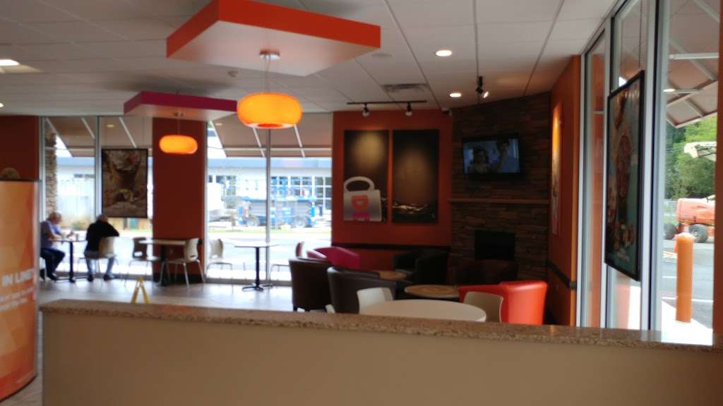 Dunkin | 995 Old Post Rd, Walpole, MA 02081, USA | Phone: (508) 668-4800