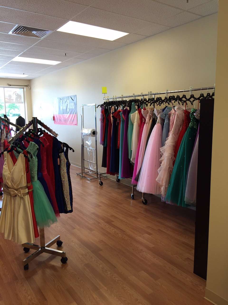 Bella Gowns & Tuxedos | 3352 Canoe Creek Rd, St Cloud, FL 34772, USA | Phone: (321) 251-2866