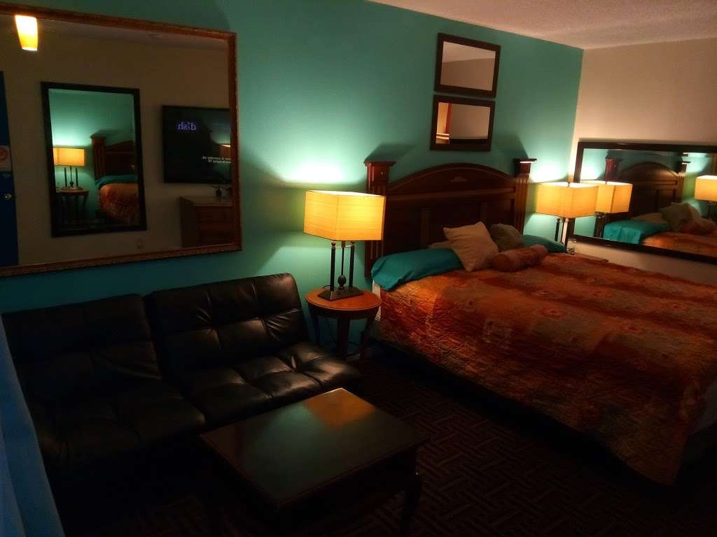 Town House Motel | 7402 Orangethorpe Ave, Buena Park, CA 90621, USA | Phone: (714) 880-5524