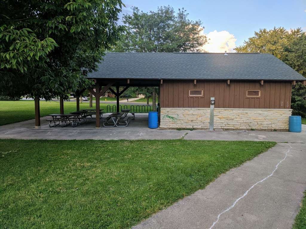 Merrill Crest Park | 53186, 616 S University Dr, Waukesha, WI 53188, USA