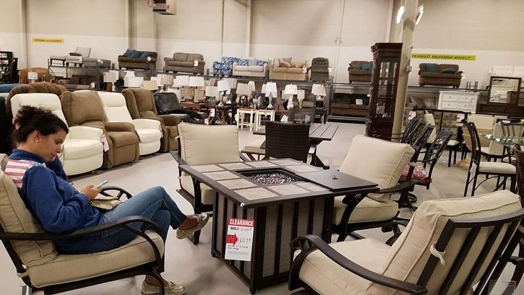 Value City Furniture | 45 6th St, East Brunswick, NJ 08816, USA | Phone: (732) 257-2500