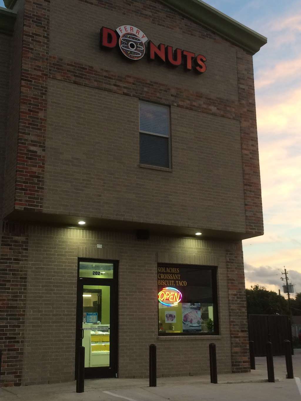 Dawn Donuts Galveston | 706 Holiday Dr, Galveston, TX 77550, USA | Phone: (409) 765-7778