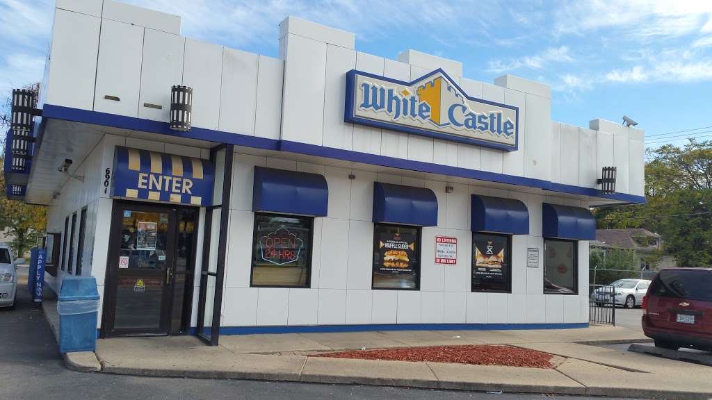 White Castle | 6901 S Western Ave, Chicago, IL 60636, USA | Phone: (773) 776-0622