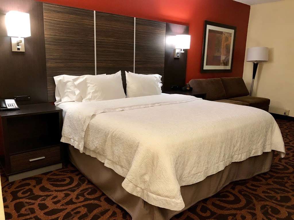 Hampton Inn Houston/Baytown | 7211 Garth Rd, Baytown, TX 77521, USA | Phone: (281) 421-1234