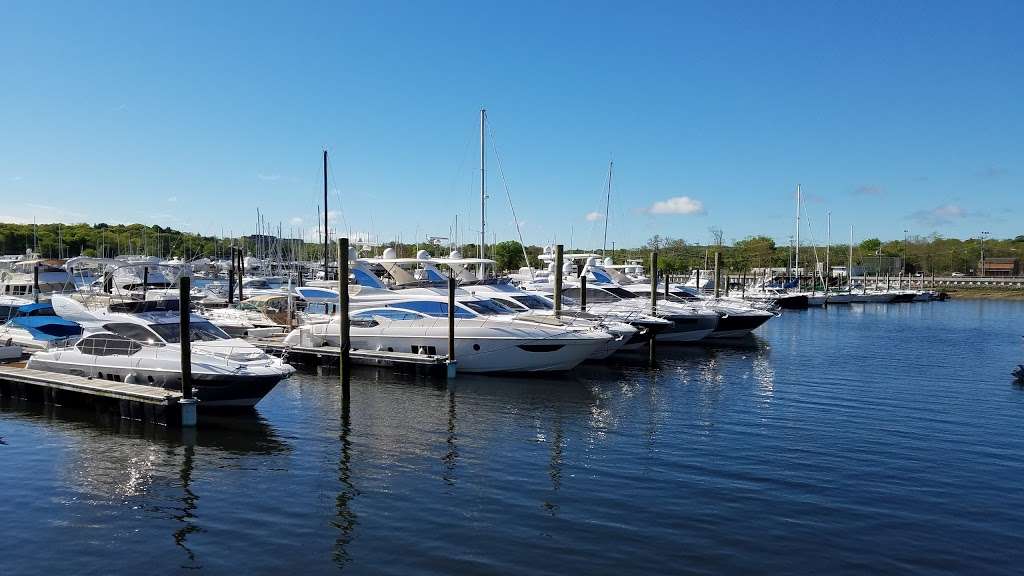 MarineMax Huntington | 155 W Shore Rd, Huntington, NY 11743, USA | Phone: (631) 424-2710