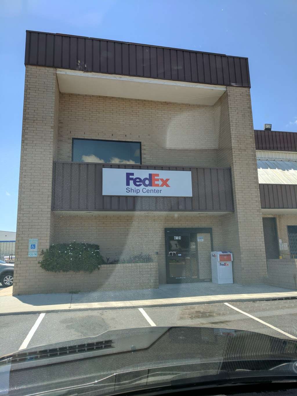 FedEx Ship Center | 4831-4850 Express Dr, Charlotte, NC 28208, USA | Phone: (800) 463-3339