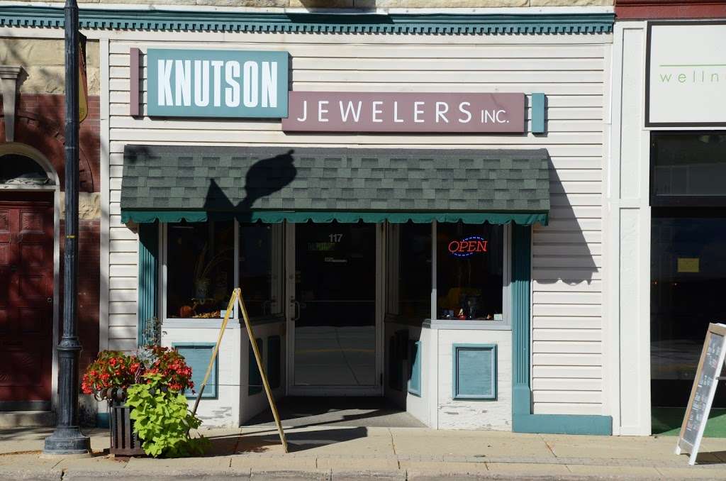 Knutson Jewelers Inc | 117 S Main St, Jefferson, WI 53549, USA | Phone: (920) 674-4200