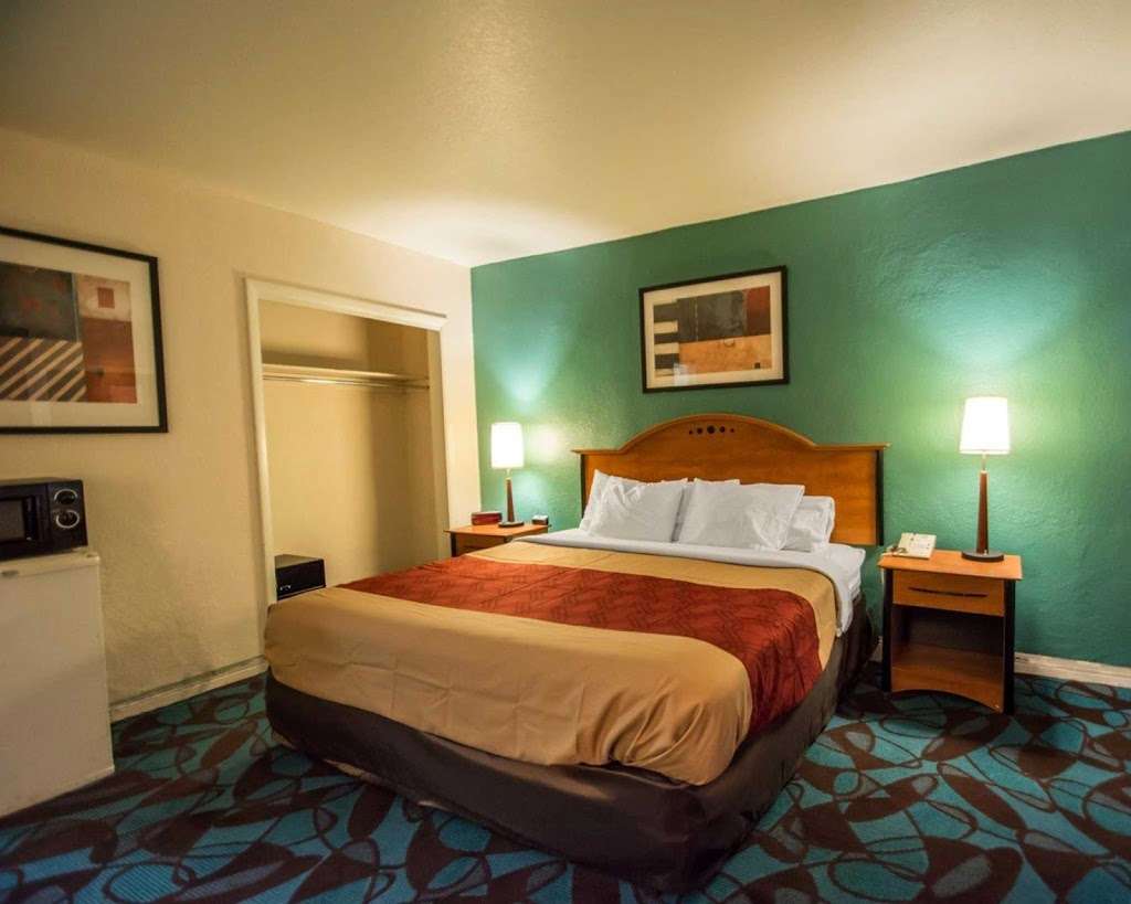 Econo Lodge | 1725 Taft St, Hollywood, FL 33020, USA | Phone: (954) 920-3001