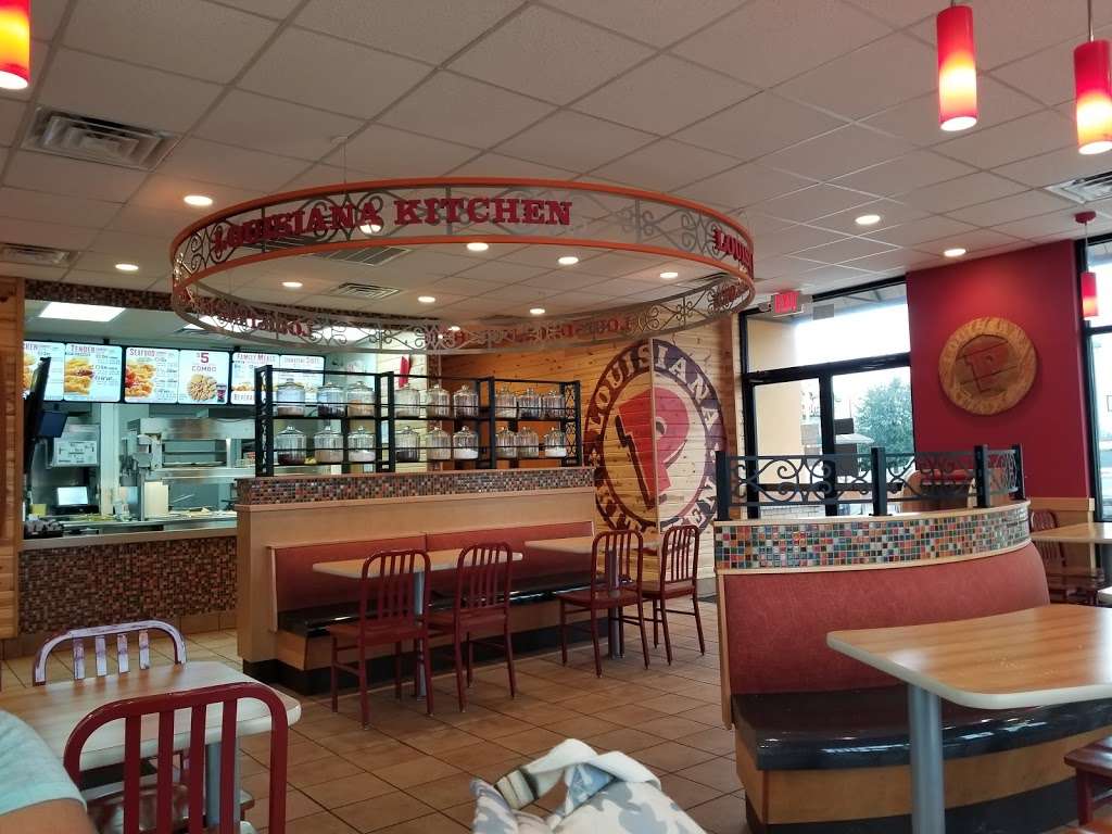 Popeyes Louisiana Kitchen | 630 S R L Thornton Freeway Service Rd, Dallas, TX 75203, USA | Phone: (214) 941-0715