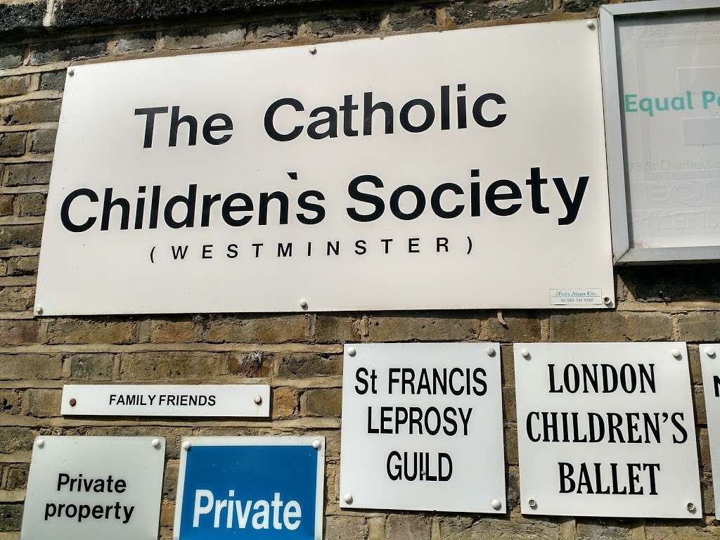 La Petite École Française | 73 St Charles Square, London W10 6EJ, UK | Phone: 020 8960 1278