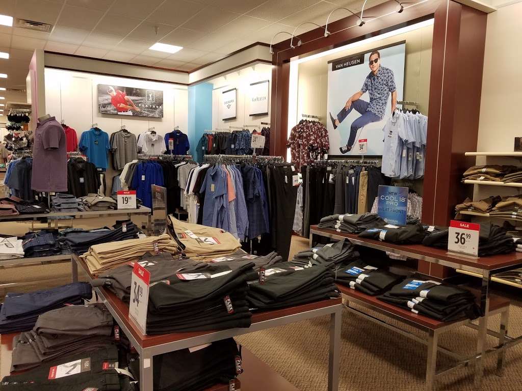 JCPenney | 1600 Orchard Gateway Blvd, North Aurora, IL 60542, USA | Phone: (630) 301-6300