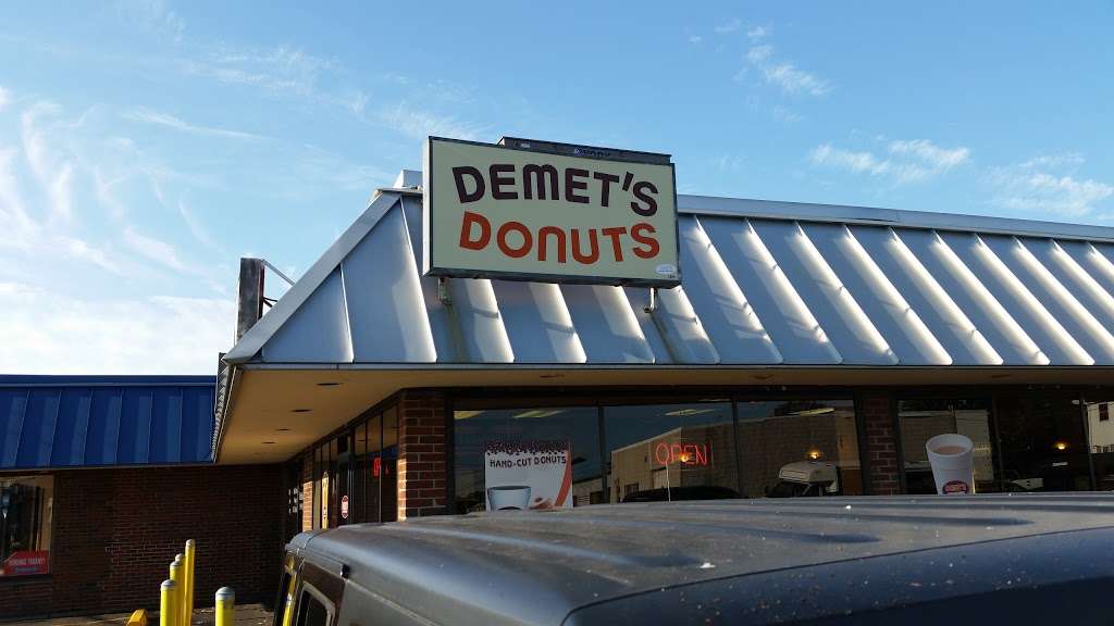 Demets Donuts | 199 Mystic Ave, Medford, MA 02155, USA | Phone: (781) 395-8422