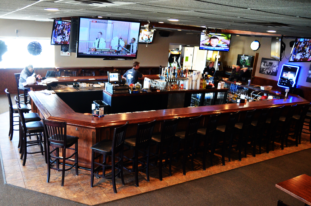 Kellys Bleachers Wind Lake | 7805 S Loomis Rd, Wind Lake, WI 53185, USA | Phone: (262) 895-3000