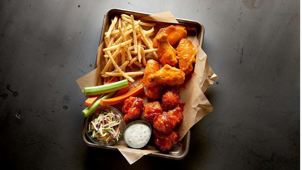 Buffalo Wild Wings | 7191 Lake Andrew Dr, Melbourne, FL 32940, USA | Phone: (321) 638-0882