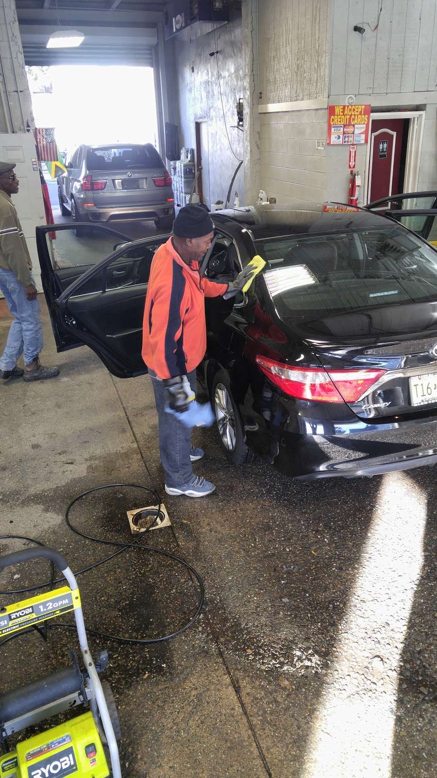 D & V Car Wash & Detailing | 211 18th Ave, Paterson, NJ 07504, USA | Phone: (973) 357-6800