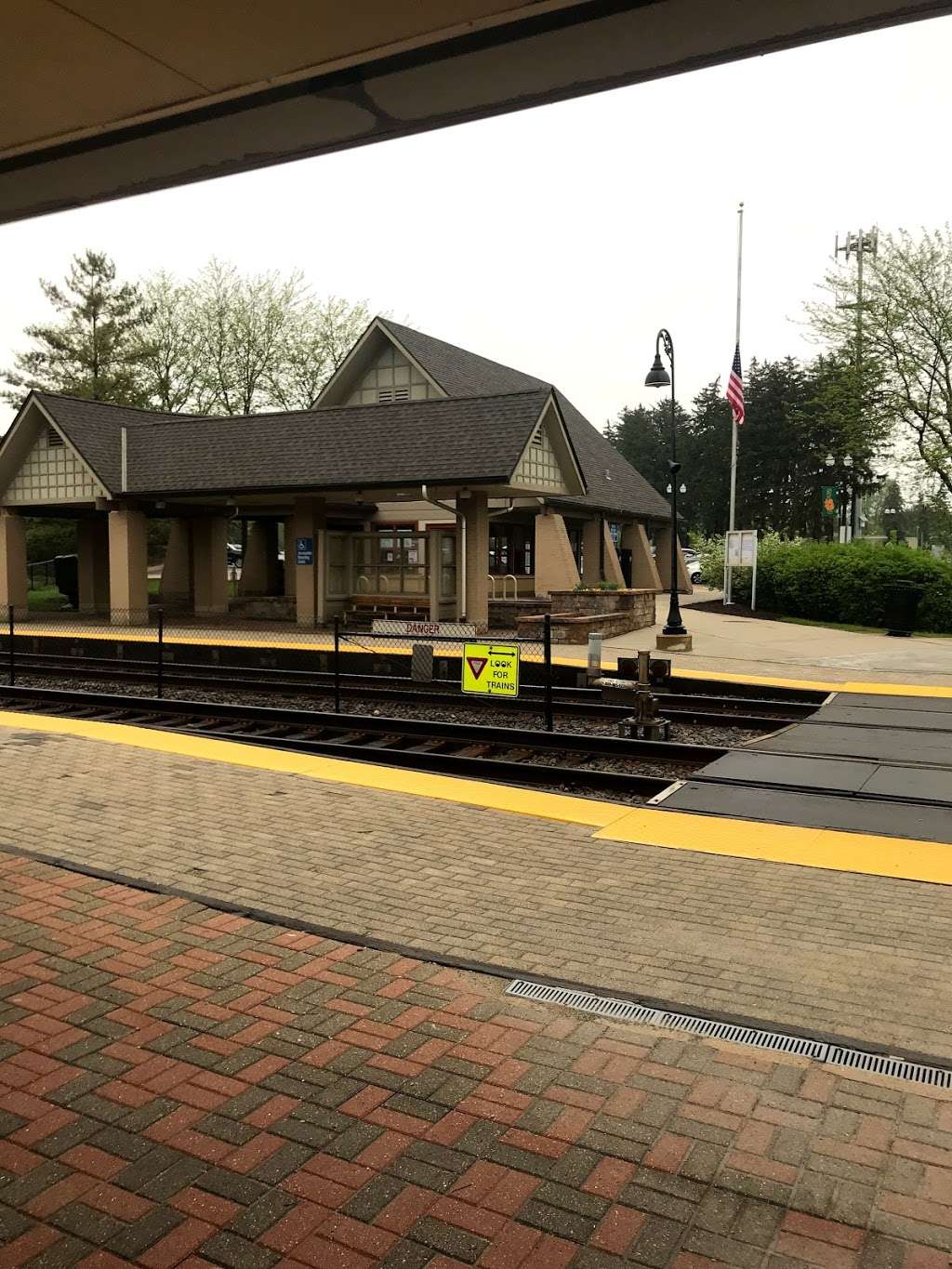 Vernon Hills Metra Station | 75 East US-45, Vernon Hills, IL 60061, USA | Phone: (847) 367-3700