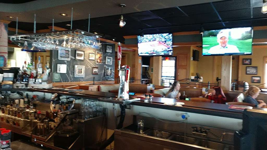 Applebees Grill + Bar | 7901 151st St, Overland Park, KS 66223, USA | Phone: (913) 814-0031