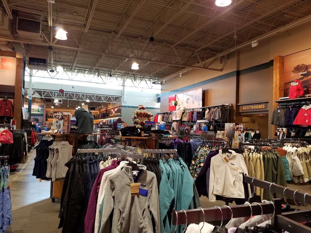 DICKS Sporting Goods | 2 Grand Corner Ave, Gaithersburg, MD 20878, USA | Phone: (301) 947-0200