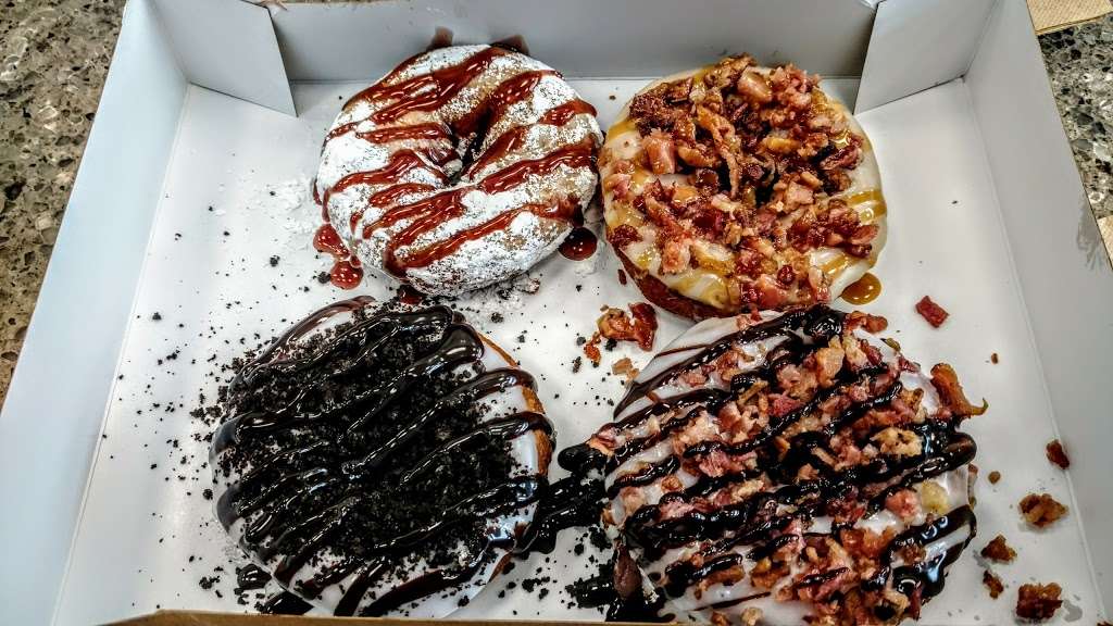 Duck Donuts | 15101 Potomac Town Pl #140, Woodbridge, VA 22191, USA | Phone: (571) 429-7330