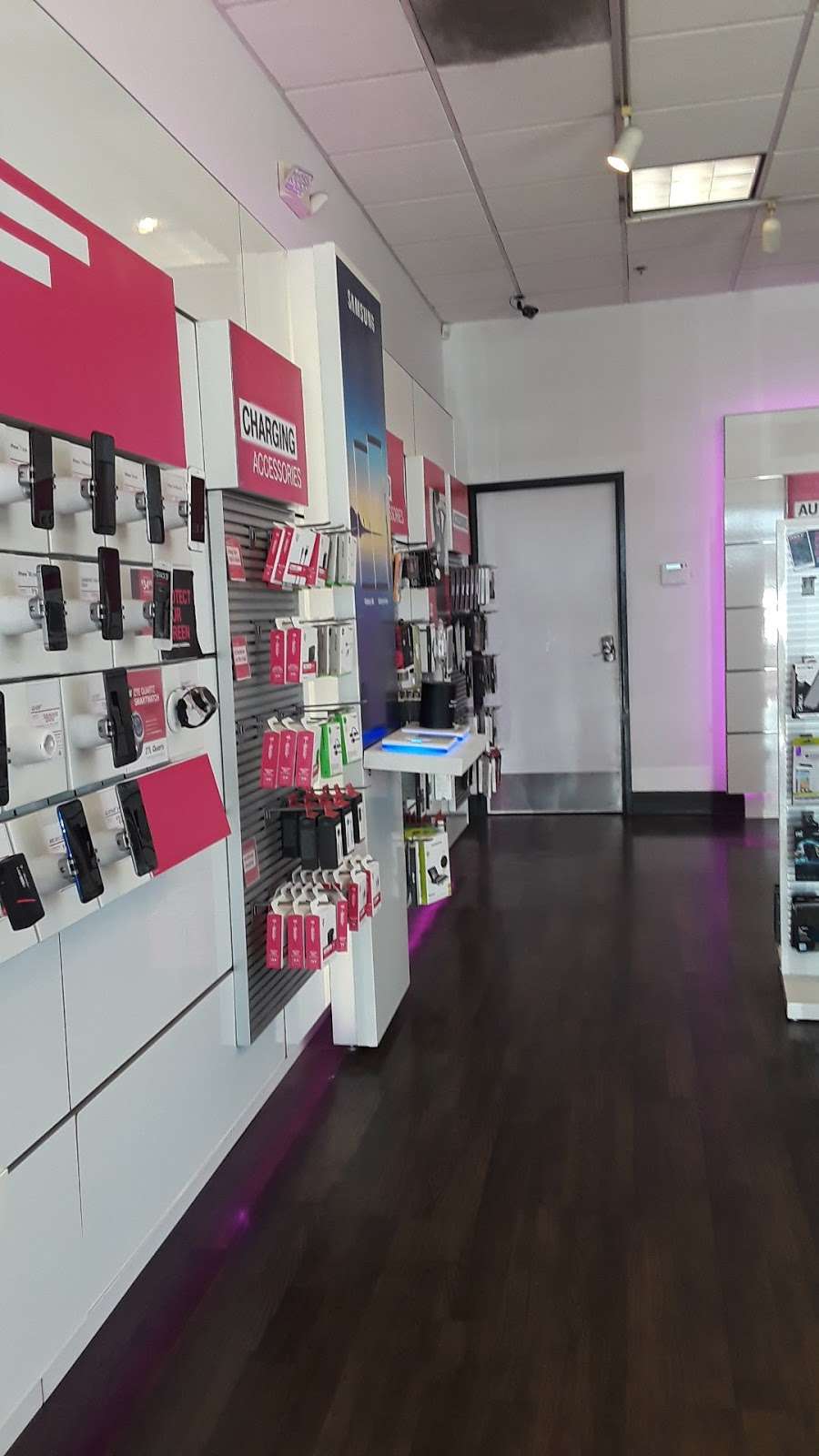 T-Mobile | 31810 Grape St Ste D, Lake Elsinore, CA 92532, USA | Phone: (951) 471-2900