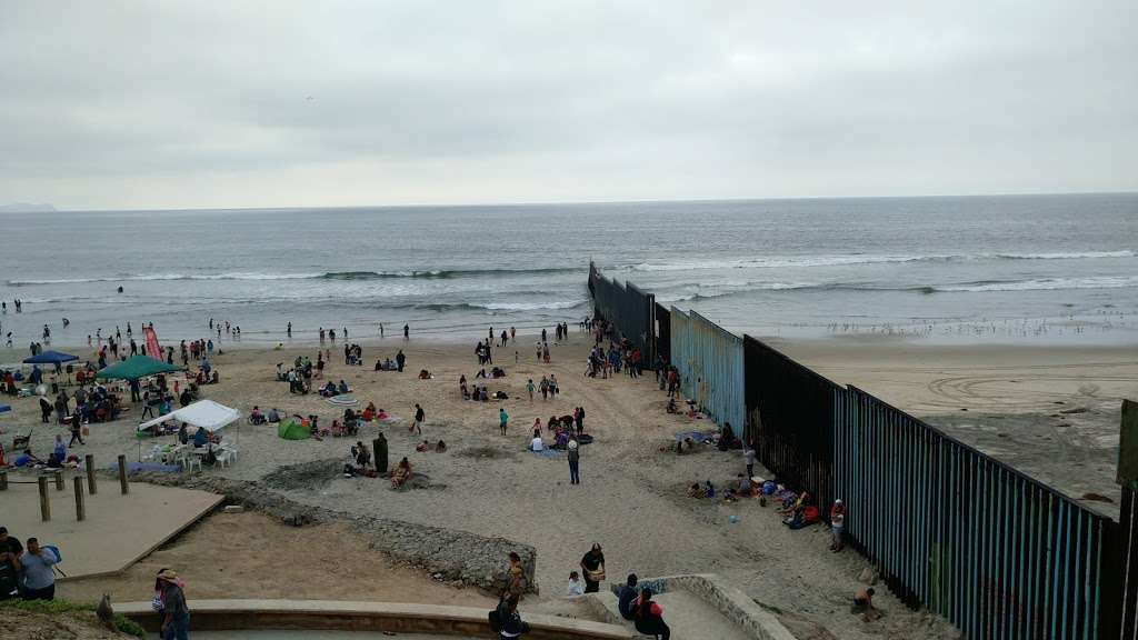 El Muro en la Playa, Tijuana | Faro, Monumental, Tijuana, B.C.