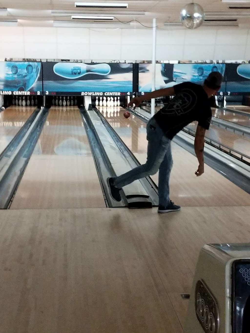 Alvin Bowling Center | 300 Bowling Alley Lane, Alvin, TX 77511, USA | Phone: (281) 331-4487