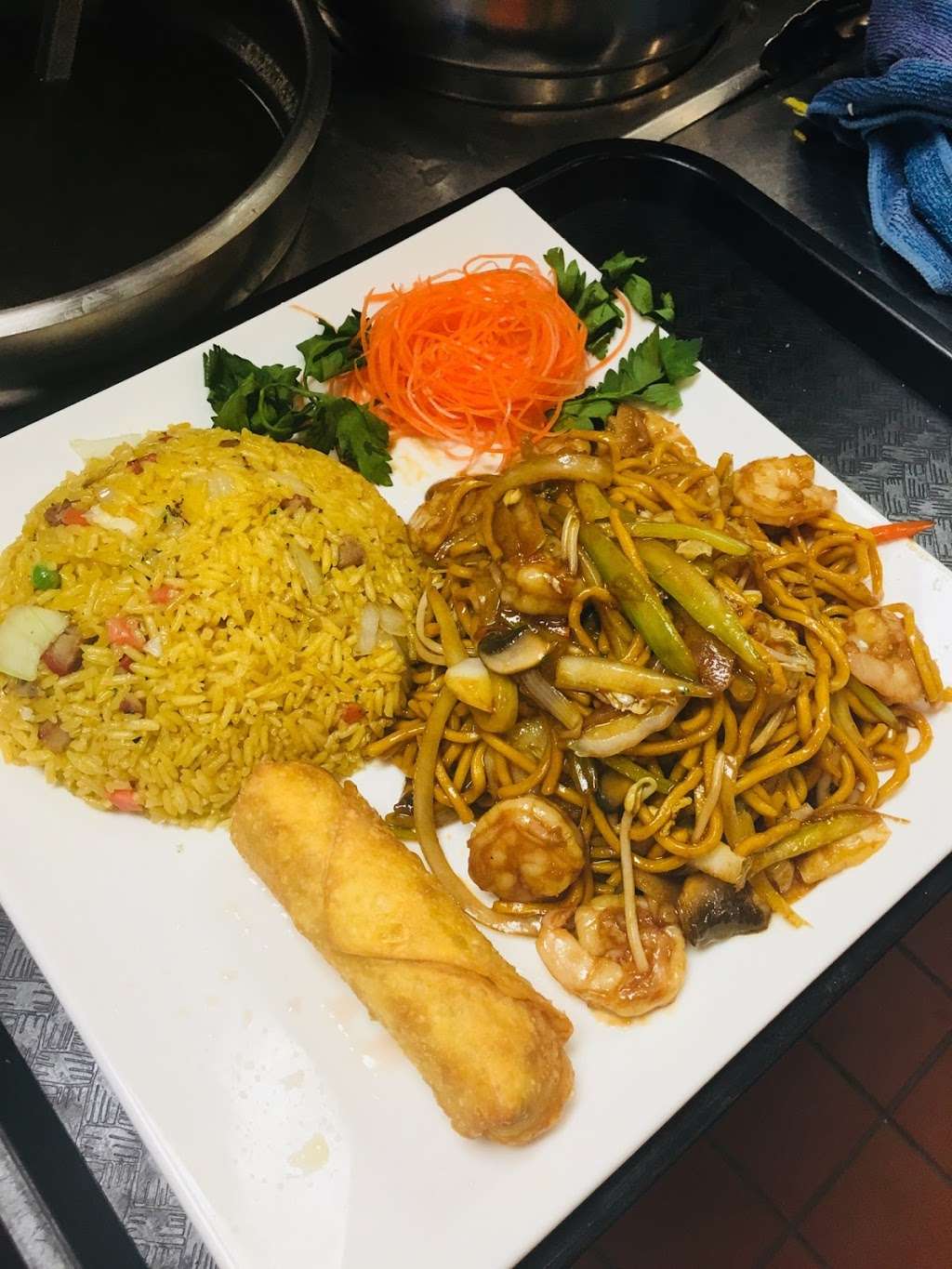 East Wok | 2002 FL-19, Tavares, FL 32778, USA | Phone: (352) 742-9010