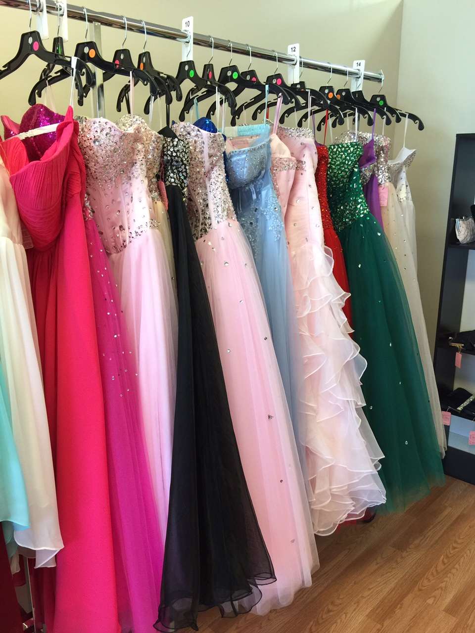 Bella Gowns & Tuxedos | 3352 Canoe Creek Rd, St Cloud, FL 34772, USA | Phone: (321) 251-2866