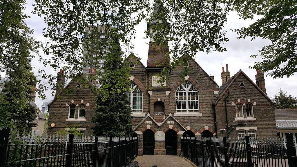 St Pauls Primary School | Wellclose Square, Whitechapel, London E1 8HY, UK | Phone: 020 7480 6581