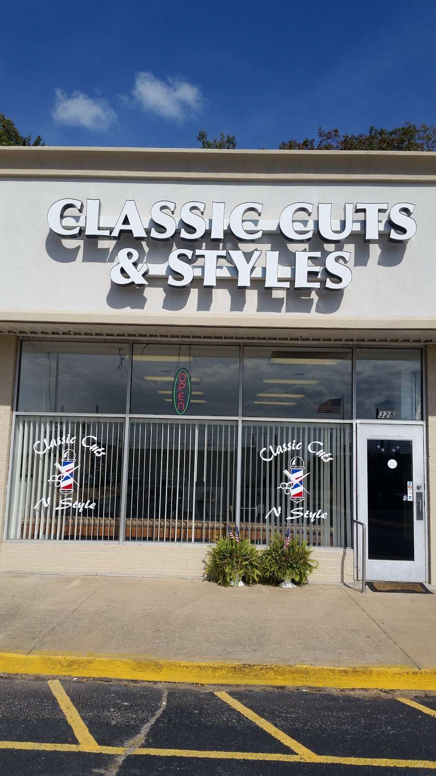 Classic Cuts N Styles | 328 U.S. Hwy 70 SW, Hickory, NC 28602, USA | Phone: (828) 855-9328