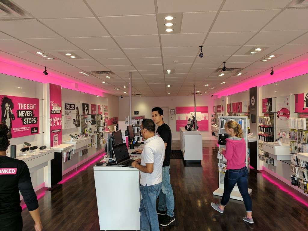 T-Mobile | 17408 Northwest Fwy, Jersey Village, TX 77040, USA | Phone: (713) 856-8352