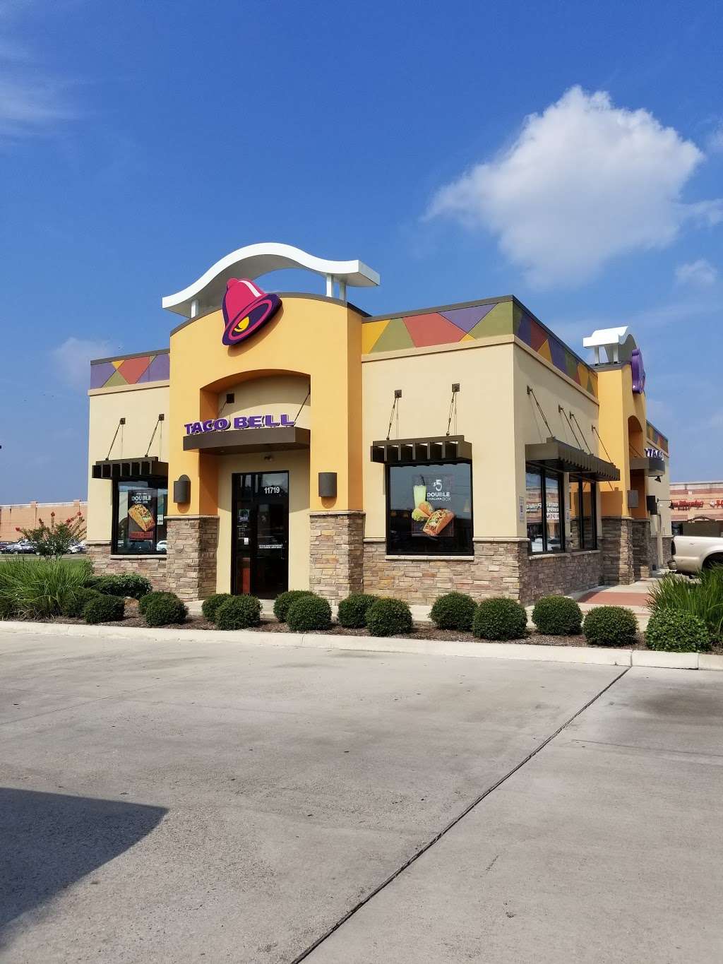 Taco Bell | 11719 S Texas 6, Sugar Land, TX 77498, USA | Phone: (281) 494-4684