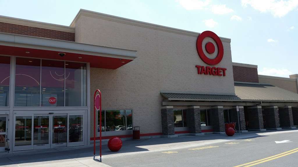 Target | 10 Crooked Run Plaza, Front Royal, VA 22630, USA | Phone: (540) 631-3290