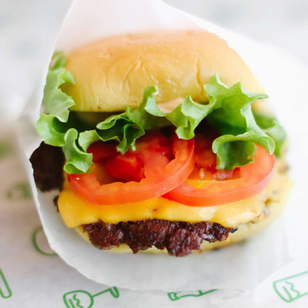 Shake Shack | Phoenix Sky Harbor International Airport (PHX), Terminal 3, 3400 E Sky Harbor Blvd, Phoenix, AZ 85034, USA