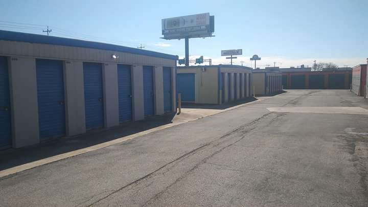 Pioneer Stor and Lok Self Storage | 9415 I-35 Frontage Rd, San Antonio, TX 78233, USA | Phone: (210) 653-3326
